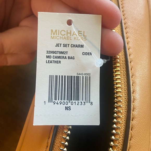 Michael Kors NWT Quilted Leather Camera Bag - Picture 4 of 16